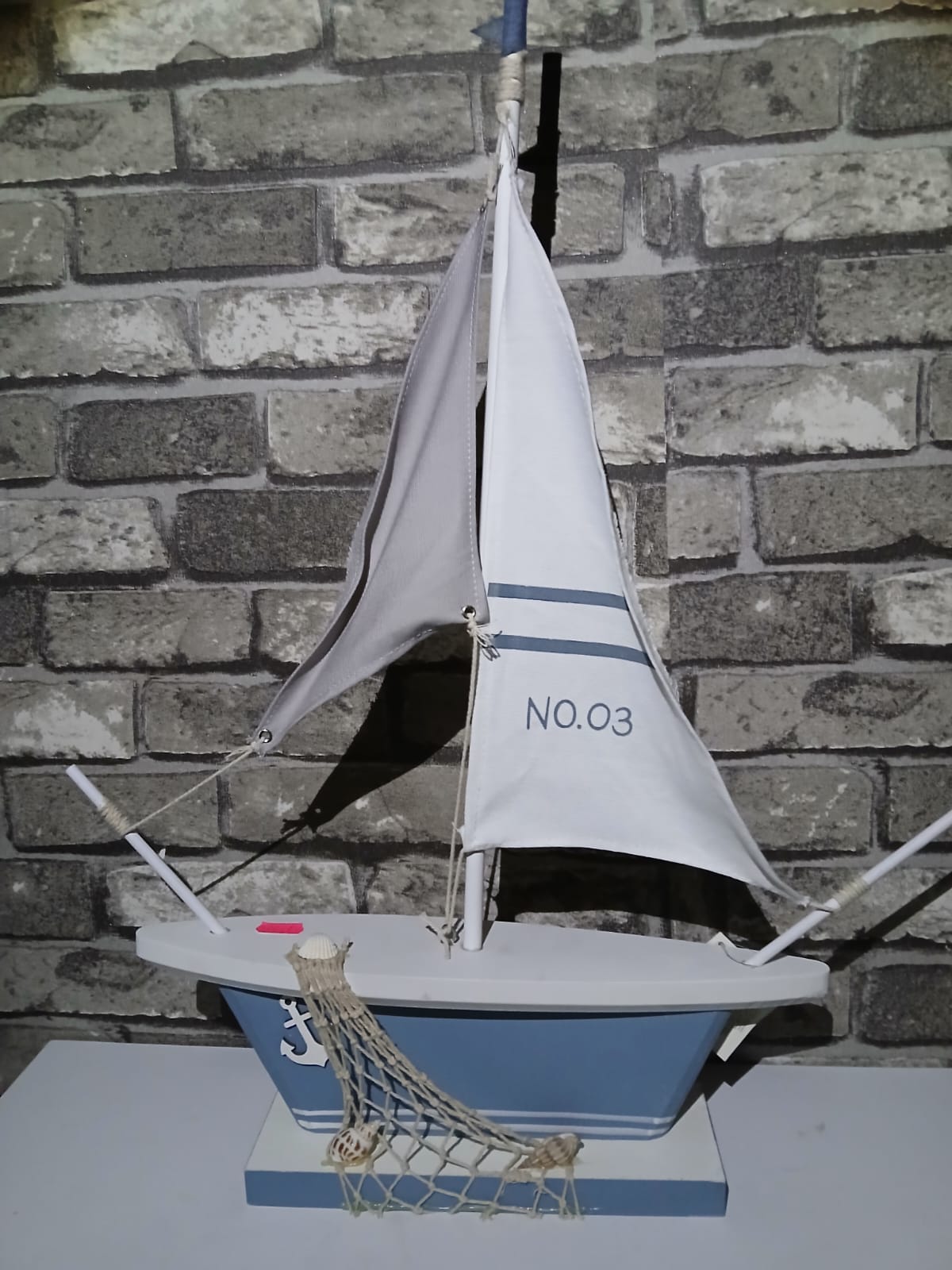 Elegante velero de madera