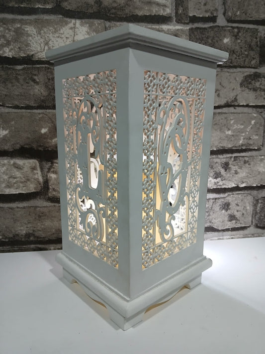 Porta vela blanco de madera con batería