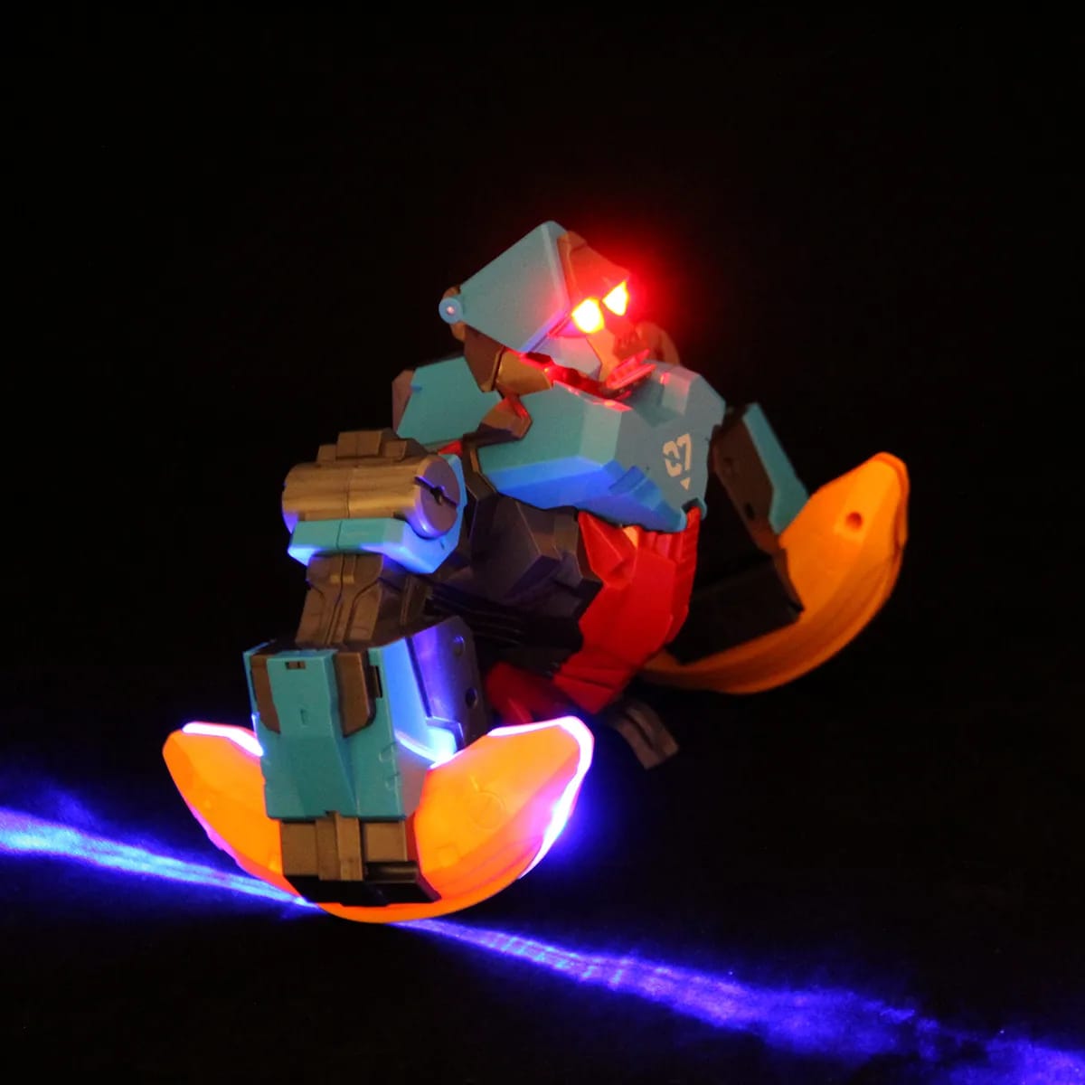 Robot gorila con luz y sonido en tamaño compacto y diseño original.