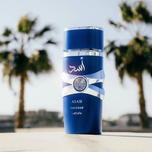 Asad Zanzibar Eau De Parfum es un perfume masculino que ofrece una fragancia rica y envolvente, ideal para hombres que aprecian una combinación de notas orientales y amaderadas. Conocida por sus composiciones exóticas y sofisticadas, la marca Lattafa trae