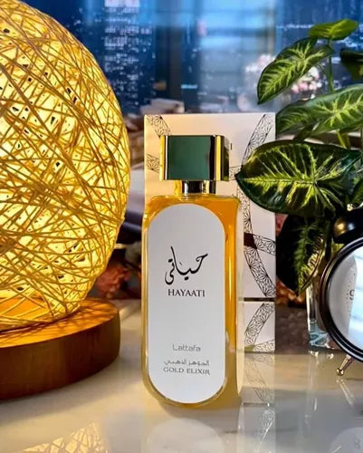 Hayaati Gold Elixir de Lattafa Perfumes es una fragancia de la familia olfativa para Hombres y Mujeres. Las Notas de Salida son bergamota, toronja (pomelo) y casis (grosellero negro); las Notas de Corazón son cuero, durazno (melocotón) y azafrán; las Nota