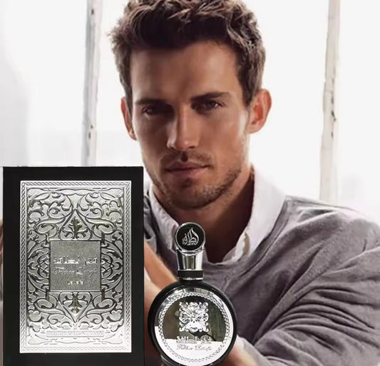 PERFUME ÁRABE FAKHAR NEGRO - 100 ML - LATTAFA
Impuestos incluidos
Fakhar Black de Lattafa Perfumes es una fragancia de la familia olfativa Ámbar para Hombres. Esta fragrancia es nueva. Fakhar Black se lanzó en 2022. Las Notas de Salida son manzana