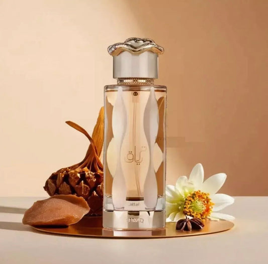 Teriaq Perfume / Eau De Parfum 100ml by Quentin Bisch for Lattafa
Introducing Teriaq Perfume/Eau De Parfum by Quentin Bisch for Lattafa, a tantalizing fragrance that combines sweet gourmand notes with floral elegance and a touch of warmth.
Top Notes: Car